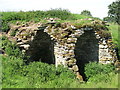 Old lime kiln near Birkshaw - arches