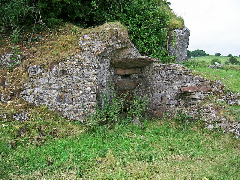 Lough Gur - old Lime Kiln, Limerick © Garry Dickinson :: Geograph Ireland