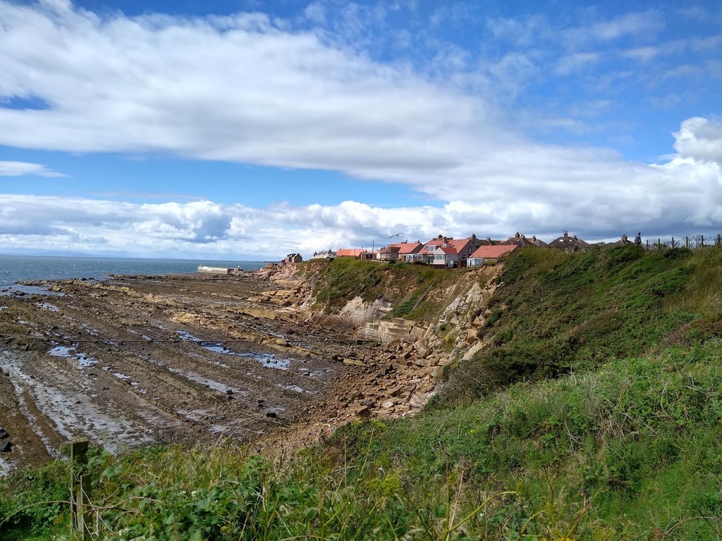 Steep shore below Pittenweem © Aleks Scholz :: Geograph Britain and Ireland