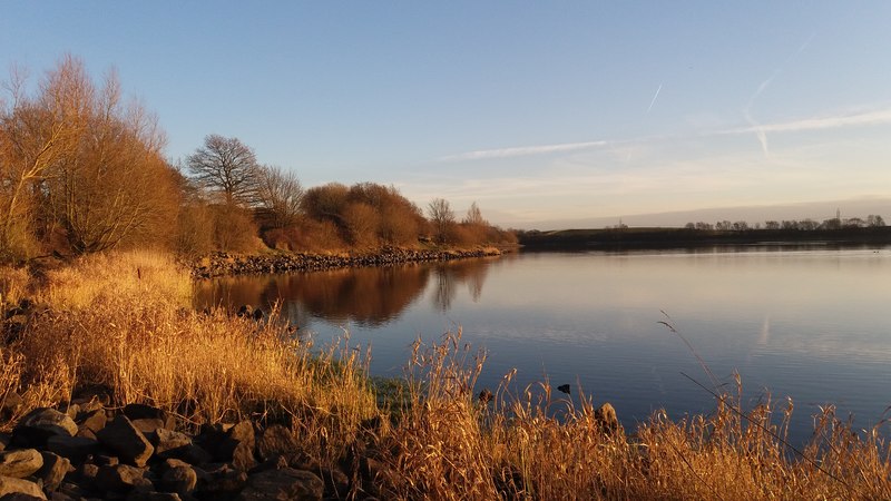 Winter colours at Ardsley Reservoir,... © I Love Colour :: Geograph ...