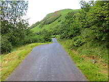 NG8317 : Gleann Beag - Minor road near to Dun Troddan at Corrary by Peter Wood