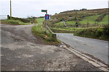 SE0137 : Junction of Sun Lane with road to Milking Hill Farm by Roger Templeman