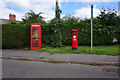 Postbox and telephone kiosk on Kegworth Road