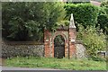 Gate and arch, Ridgeway Rd