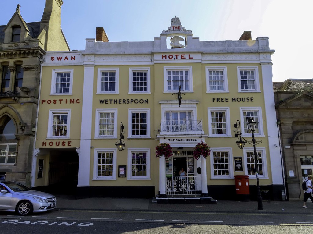 The Swan Hotel On High Street © Steve Daniels :: Geograph Britain And ...