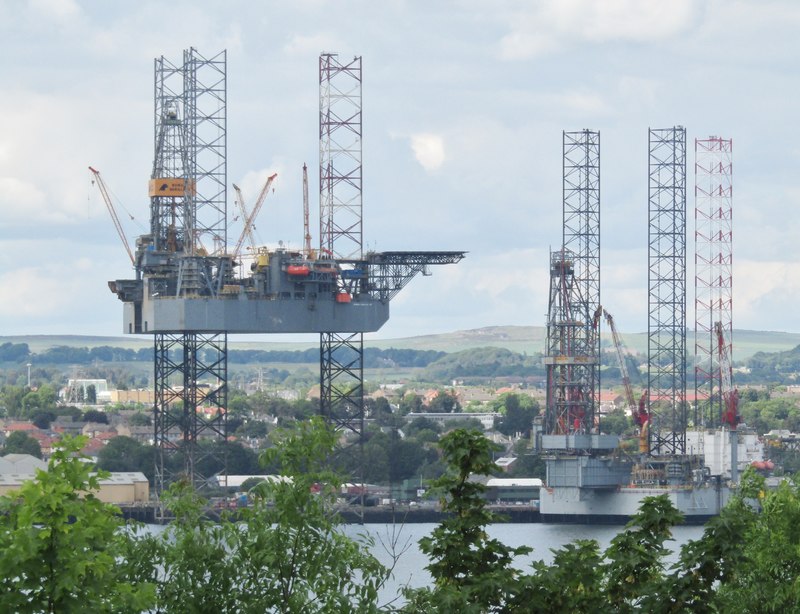 Dundee - Oil Rigs © Colin Smith :: Geograph Britain and Ireland