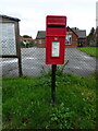 Elizabeth II postbox on Hindolveston Road, Fulmodeston