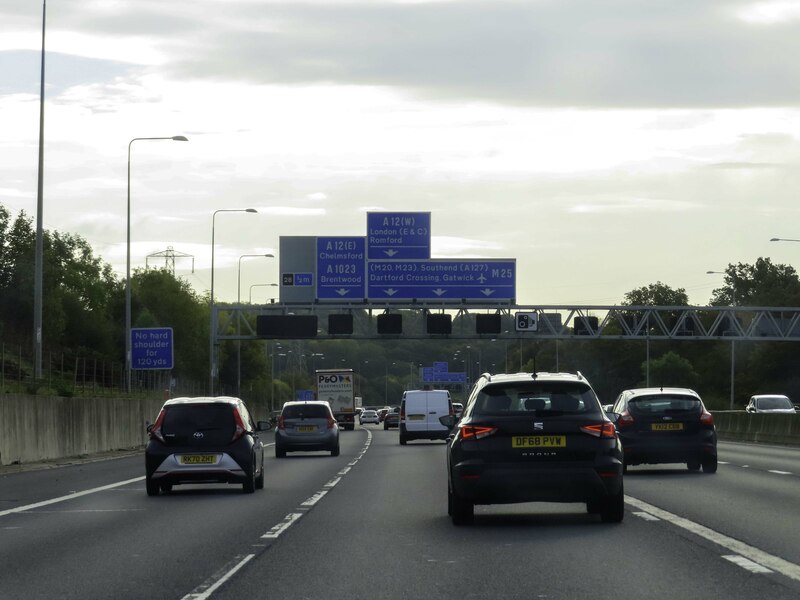 the-m25-approaching-junction-28-steve-daniels-geograph-britain-and