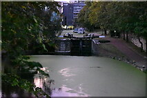 TQ3682 : Mile End Lock, Regent's Canal by N Chadwick