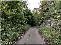 SK2064 : Holywell Lane, heading out of Youlgreave by Sebastian Doe