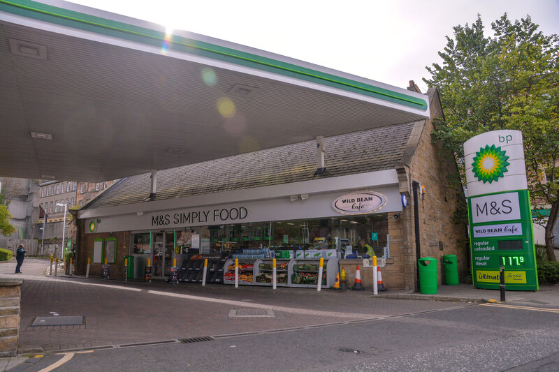 edinburgh-bp-petrol-station-lewis-clarke-geograph-britain-and