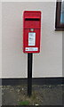 Elizabeth II postbox on Ferry Road, Southrey