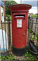 TF4251 : Elizabeth II postbox on Church End, Wrangle by JThomas