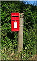 Elizabeth II postbox on Farlesthorpe Road, Bonthorpe