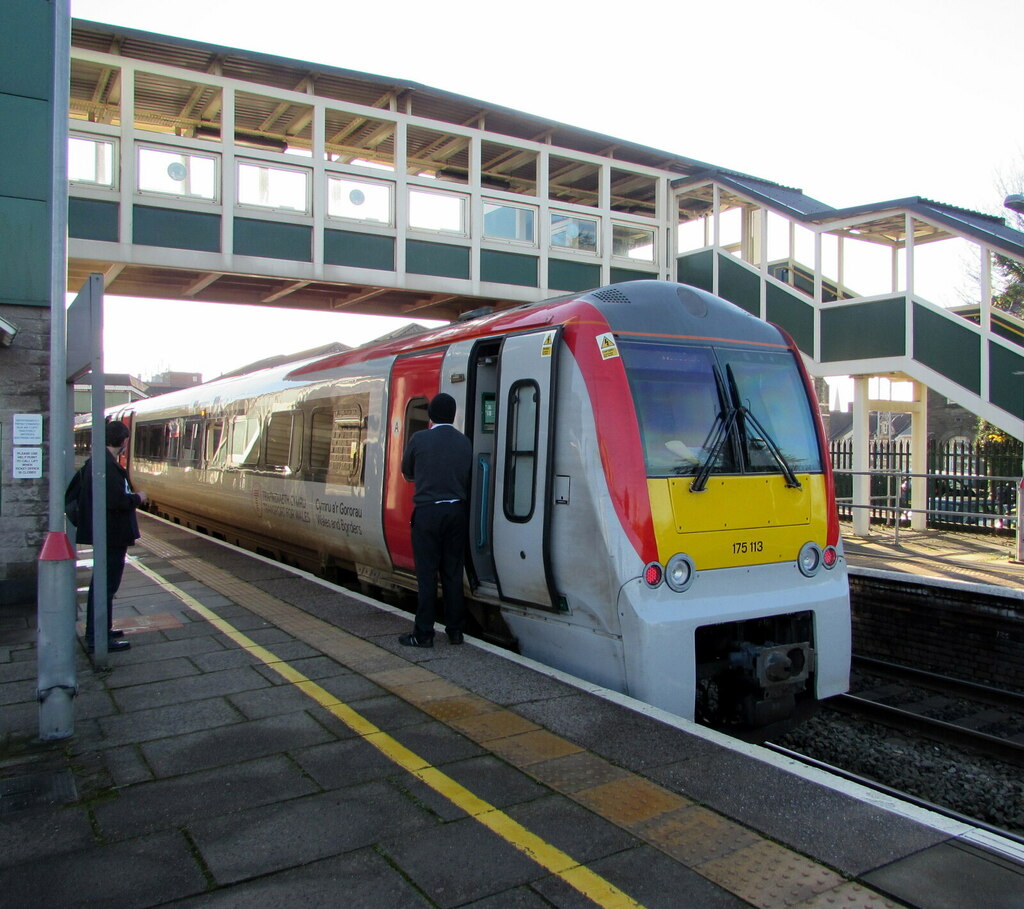 Train at Platform 2, Bridgend Station © Jaggery :: Geograph Britain and ...