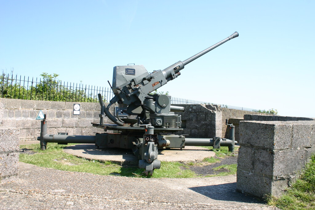 anti-aircraft-gun-peter-jeffery-geograph-britain-and-ireland