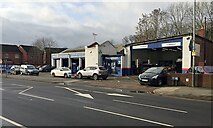 SP2965 : Cars waiting for servicing or their owners, Emscote Road, Warwick by Robin Stott
