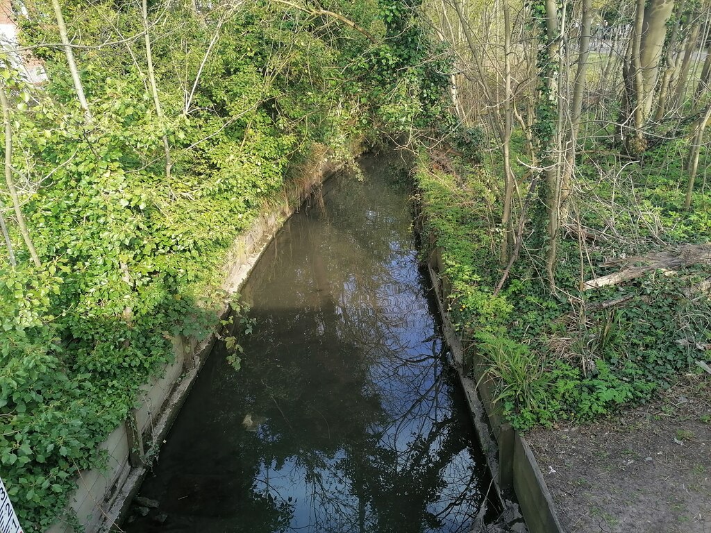 Mutton Brook, Hampstead Garden Suburb © David Howard :: Geograph ...