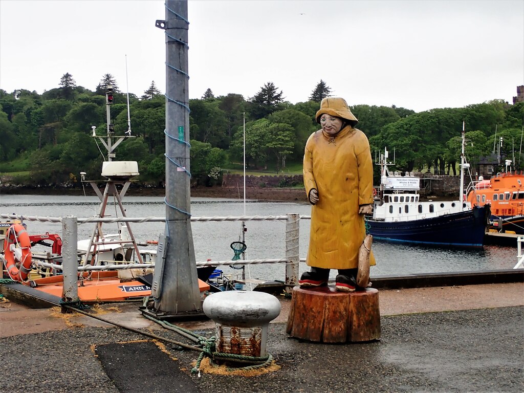 Wooden Statue Stornoway © Steve Houldsworth :: Geograph Britain and Ireland