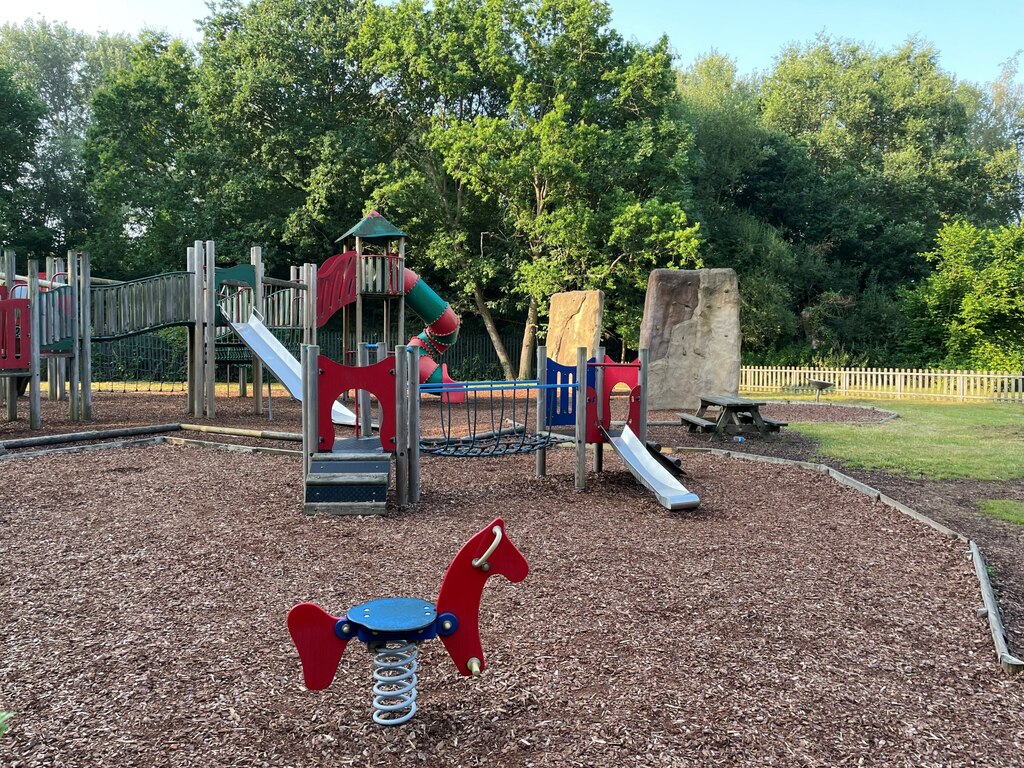 Play area - Queen Elizabeth Park © Fernweh :: Geograph Britain and Ireland