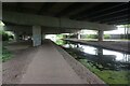 SP0891 : M6 motorway goes over the Tame Valley Canal by Ian S