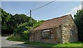 Ugglebarnby, roadside building