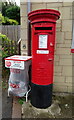 Elizabeth II postbox on Cleeve Road, Gotherington