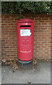 Elizabeth II postbox on Spetchley Road, Worcester