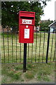 Elizabeth II postbox on Earls Court Way, Worcester