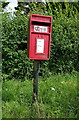 Elizabeth II postbox on the A417, The Heath