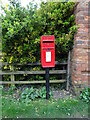 Elizabeth II postbox on Millthorpe Drove, Millthorpe