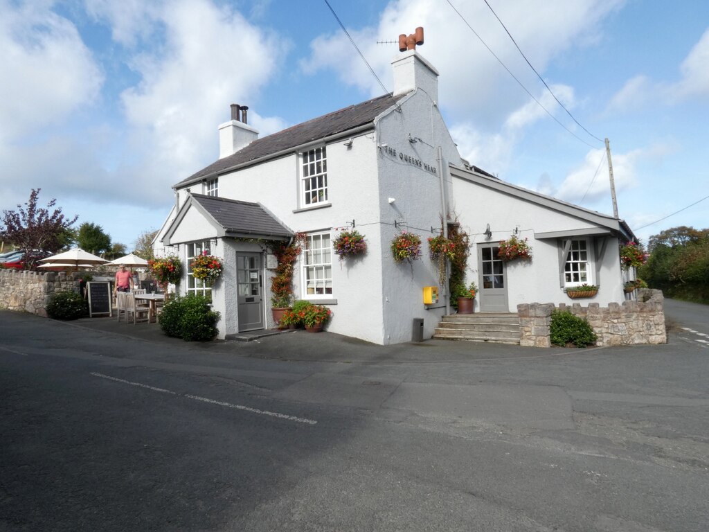 Queen's Head, Glanwydden © Gerald England :: Geograph Britain and Ireland