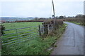 Llwybr yn gadael yr heol / Path exits the road