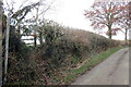 Llwybr yn gadael heol  / Path exits a road