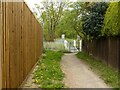 Footpath to the railway, Attenborough