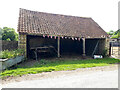 Old farm building, Bottom Farm, Pound Hill