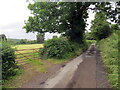 Llwybr yn gadael yr heol / Path exiting the road