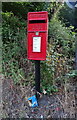 Elizabeth II postbox on Gravesend Road