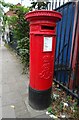 Edward VII postbox on London Road, Mitcham