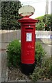 George V postbox, Swallowfield Stores and Post Office