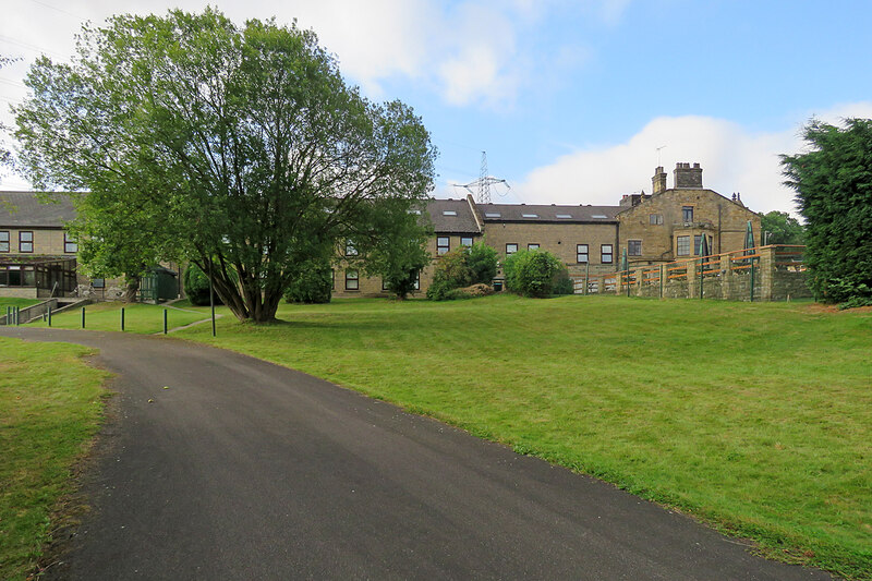 Renishaw Behind The Sitwell Arms Hotel © John Sutton Geograph