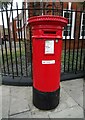 Anonymous (Victorian) postbox on Kingsland Road (A10)