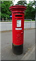 Elizabeth II postbox on Church Road, West Drayton