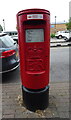 Elizabeth II postbox on Farnham Road, Slough