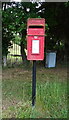 Elizabeth II postbox on Collum Green Road, Farnham Common