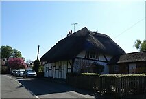 SU3940 : Thatched cottage on Village Street, Chilbolton by JThomas