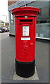 Elizabeth II postbox on Stoke Road