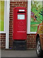 Elizabeth II postbox on Warsash Road