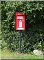Elizabeth II postbox on Lepe Road, Langley