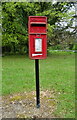 Elizabeth II postbox on Lower Mullin